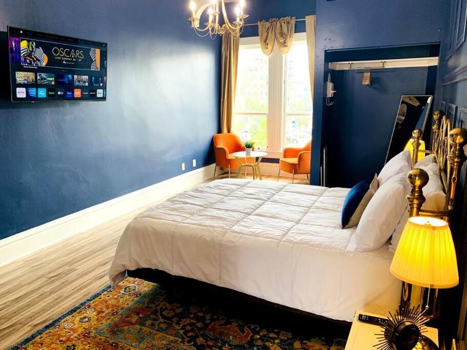 Modern Design Studio For Two Gaslamp District! Located In The Heart Of Downtown San Diego! Apartment